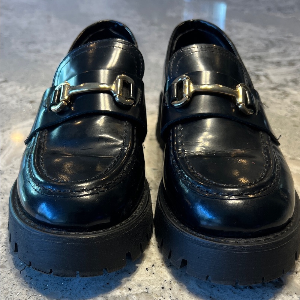 Steve Madden Black Patent Loafers with Gold Accent Size 7.5 - Picture 3 of 8